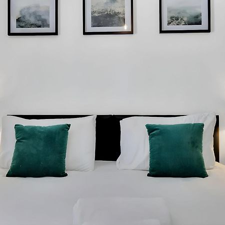 City Centre 2 Bedroom Apt - Free Parking - Wifi - Smart Tv Plymouth Exteriör bild