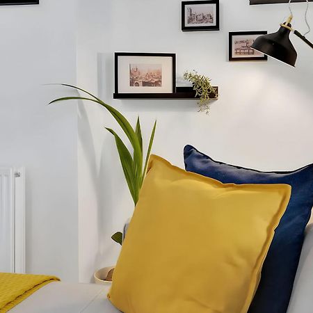 City Centre 2 Bedroom Apt - Free Parking - Wifi - Smart Tv Plymouth Exteriör bild
