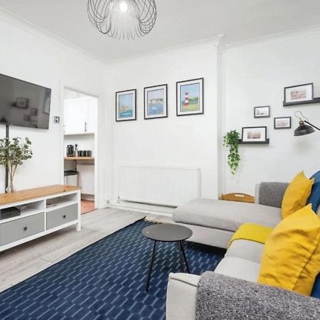 City Centre 2 Bedroom Apt - Free Parking - Wifi - Smart Tv Plymouth Exteriör bild