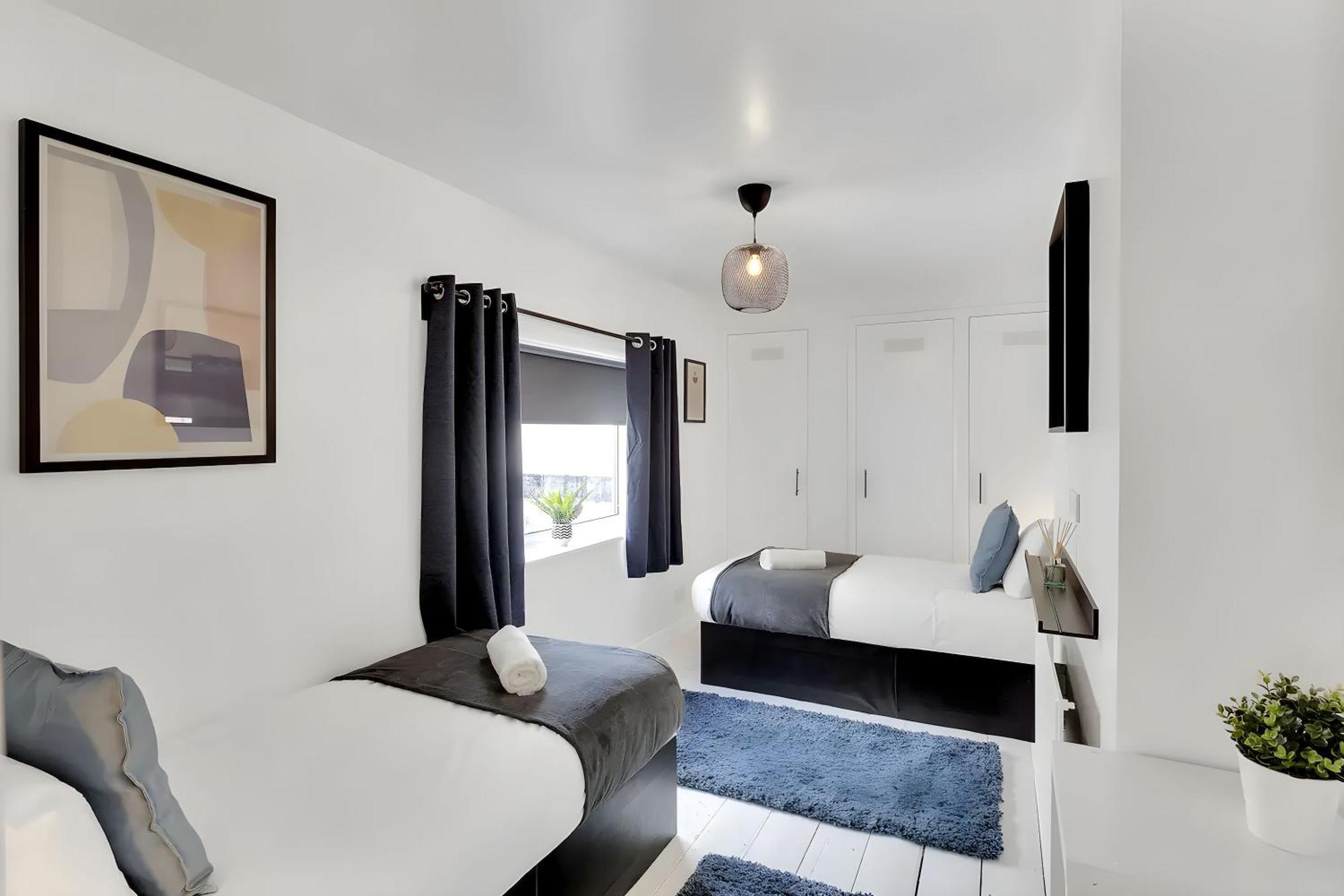 City Centre 2 Bedroom Apt - Free Parking - Wifi - Smart Tv Plymouth Exteriör bild