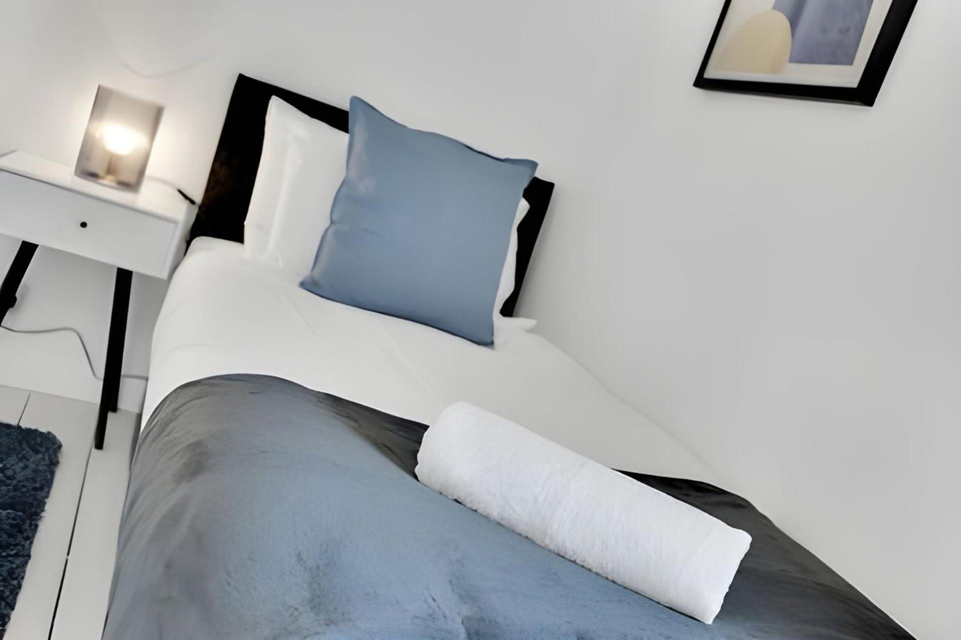 City Centre 2 Bedroom Apt - Free Parking - Wifi - Smart Tv Plymouth Exteriör bild