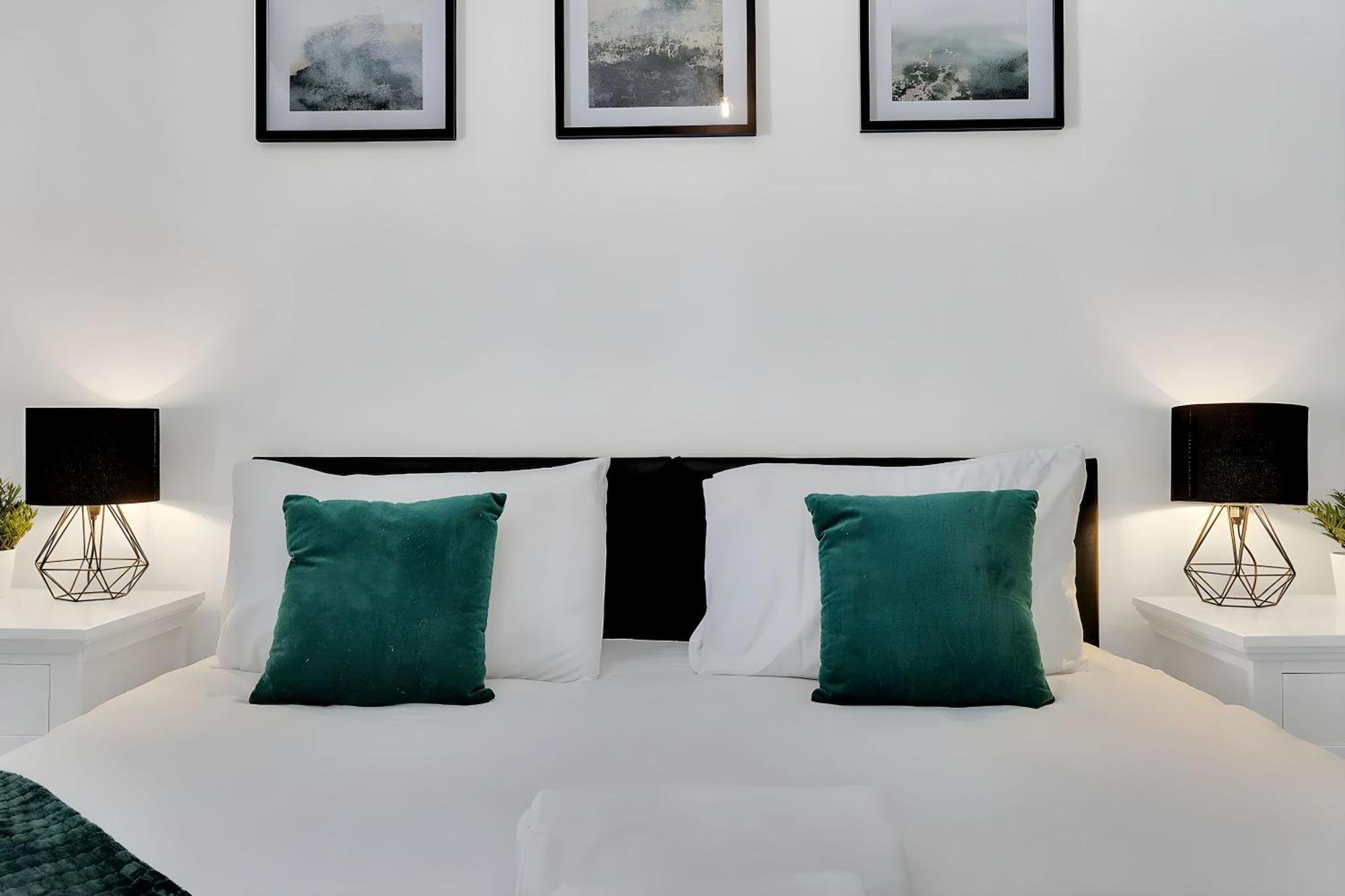 City Centre 2 Bedroom Apt - Free Parking - Wifi - Smart Tv Plymouth Exteriör bild