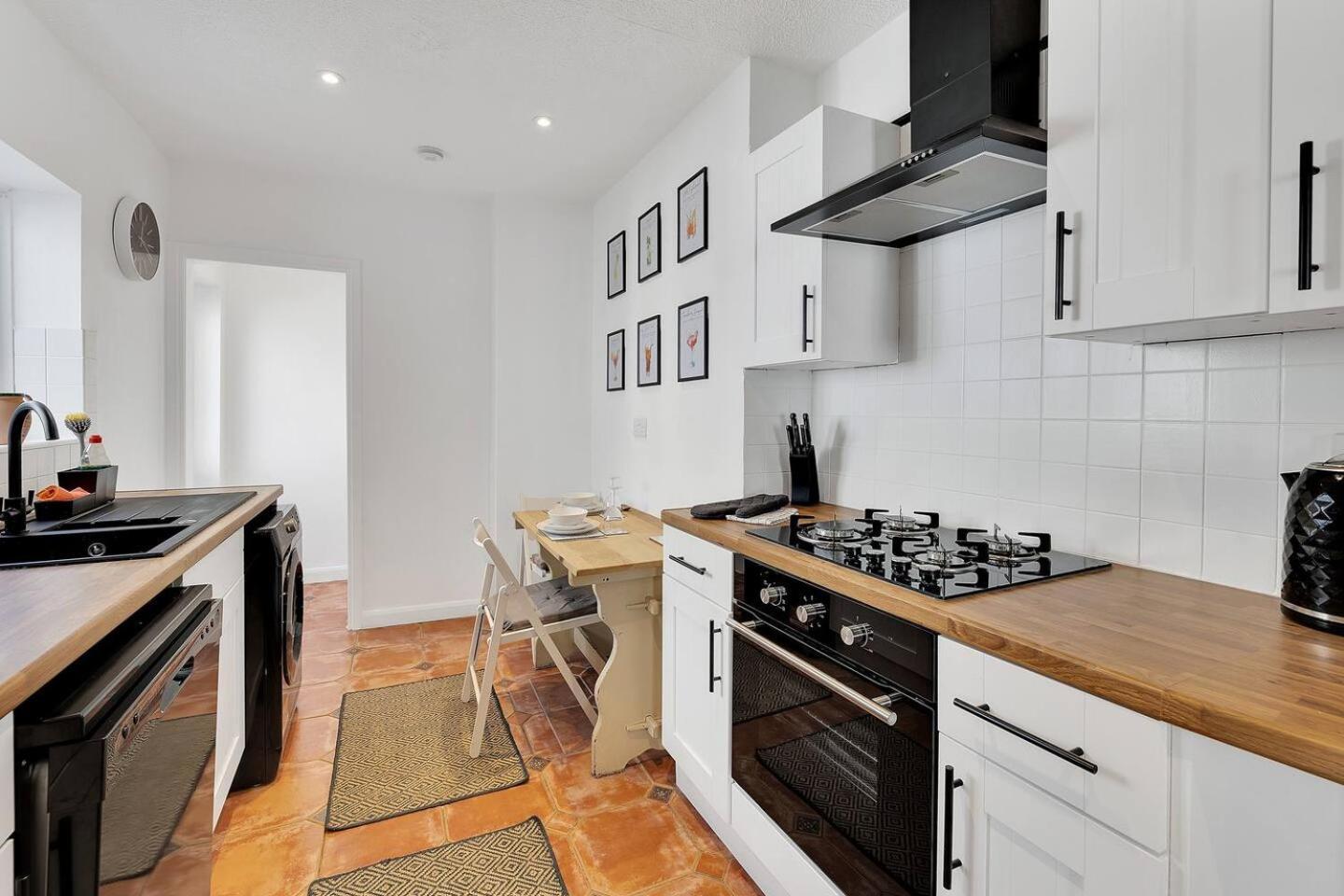 City Centre 2 Bedroom Apt - Free Parking - Wifi - Smart Tv Plymouth Exteriör bild