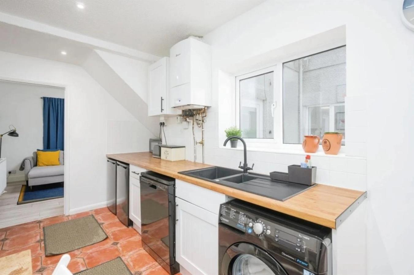City Centre 2 Bedroom Apt - Free Parking - Wifi - Smart Tv Plymouth Exteriör bild