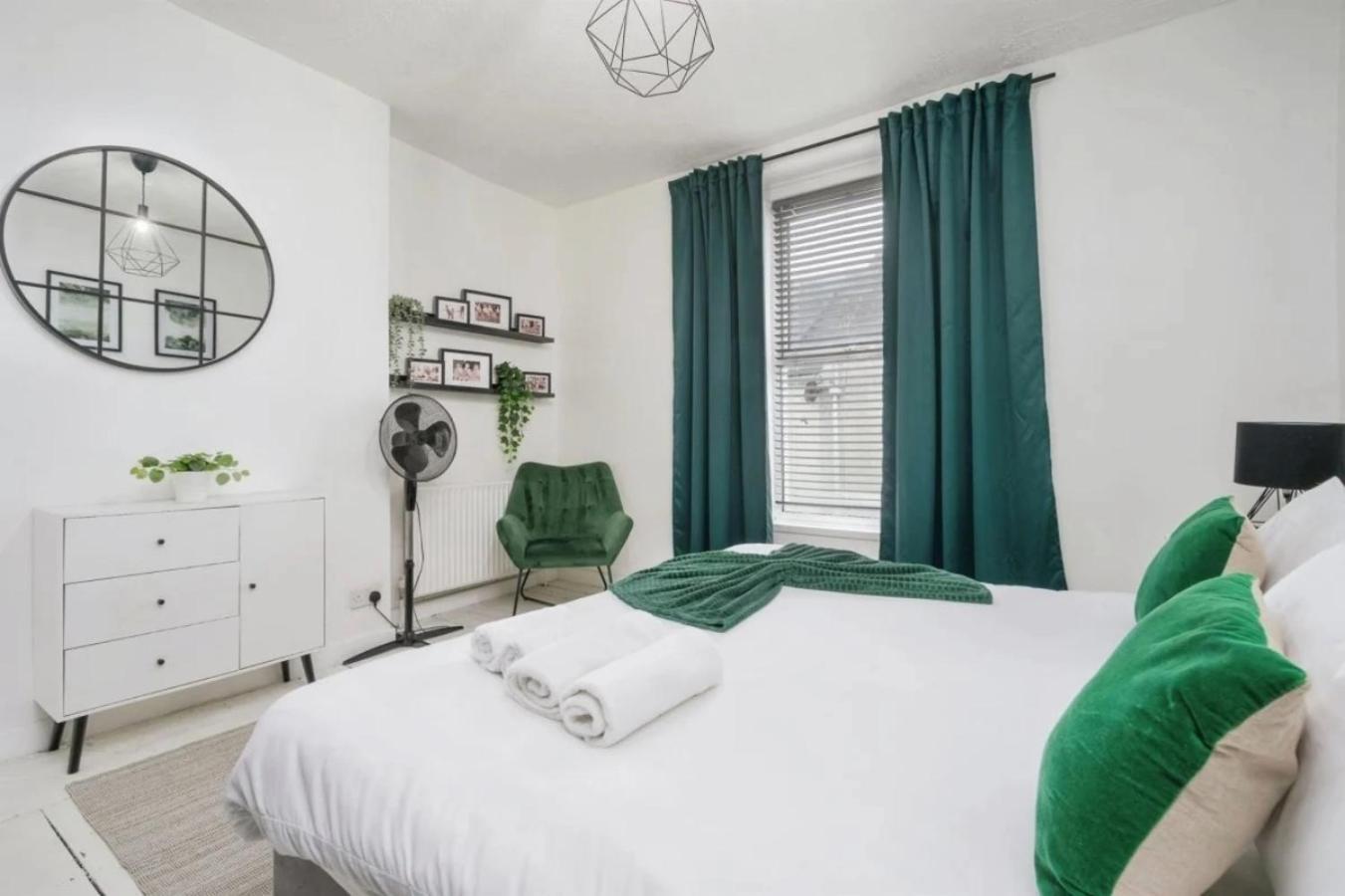 City Centre 2 Bedroom Apt - Free Parking - Wifi - Smart Tv Plymouth Exteriör bild