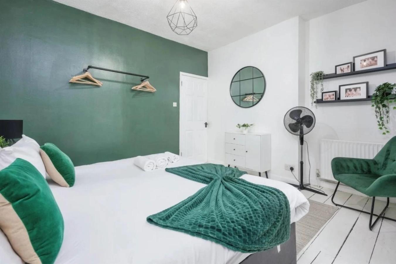 City Centre 2 Bedroom Apt - Free Parking - Wifi - Smart Tv Plymouth Exteriör bild